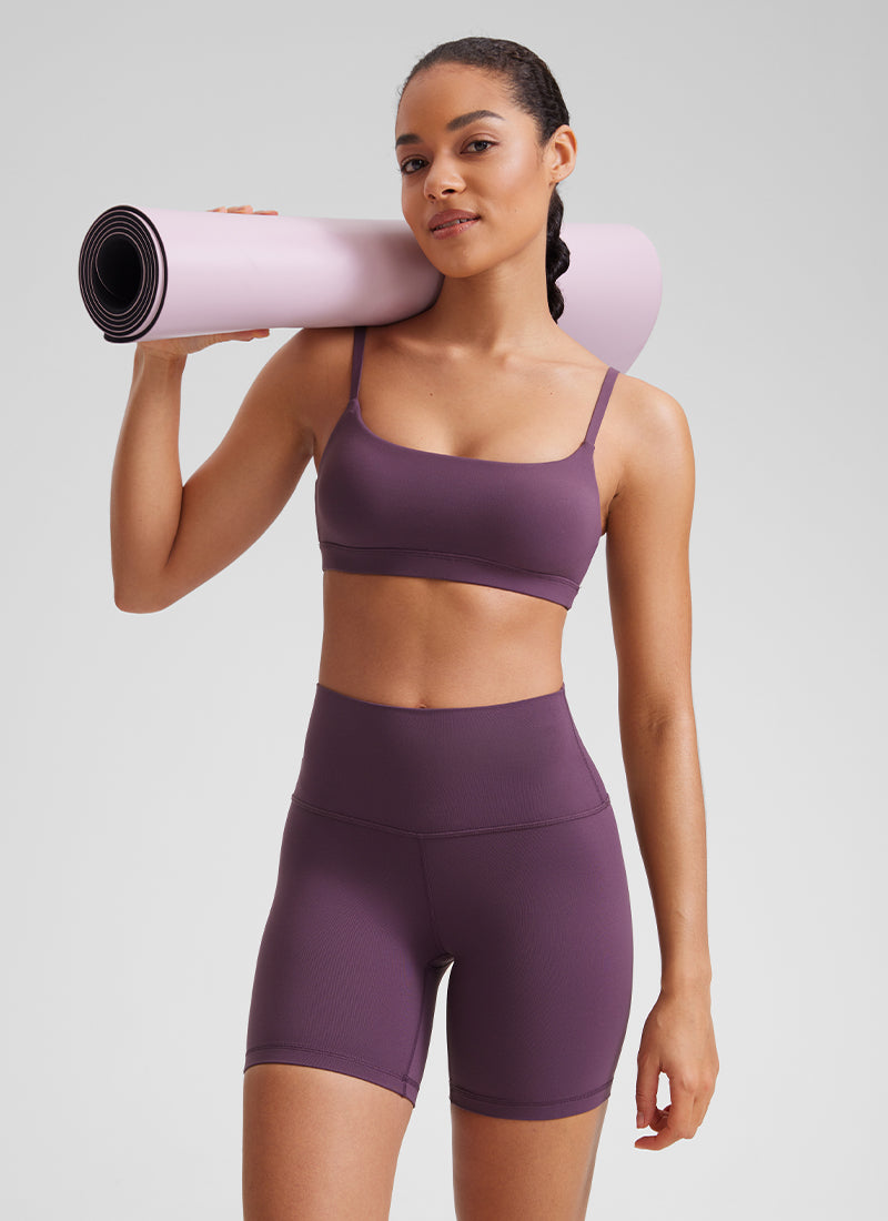 CRZ YOGA 여성용 Butterluxe 조절 가능한 스파게티 스트랩 스쿱넥 브라, 그레이프 티슬 퍼플