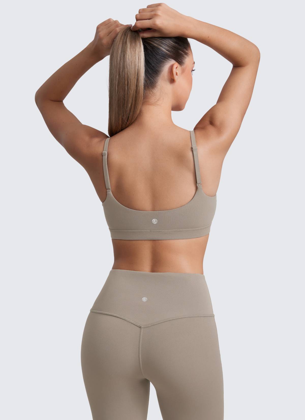 CRZ YOGA 여성용 Butterluxe 조절 가능한 스파게티 스트랩 스쿱넥 브라, 웜 애쉬 그레이