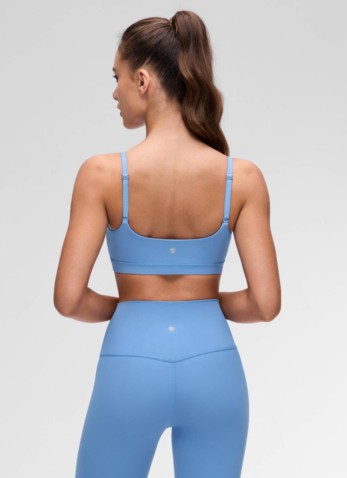 CRZ YOGA 여성용 Butterluxe 조절 가능한 스파게티 스트랩 스쿱넥 브라 파티 블루