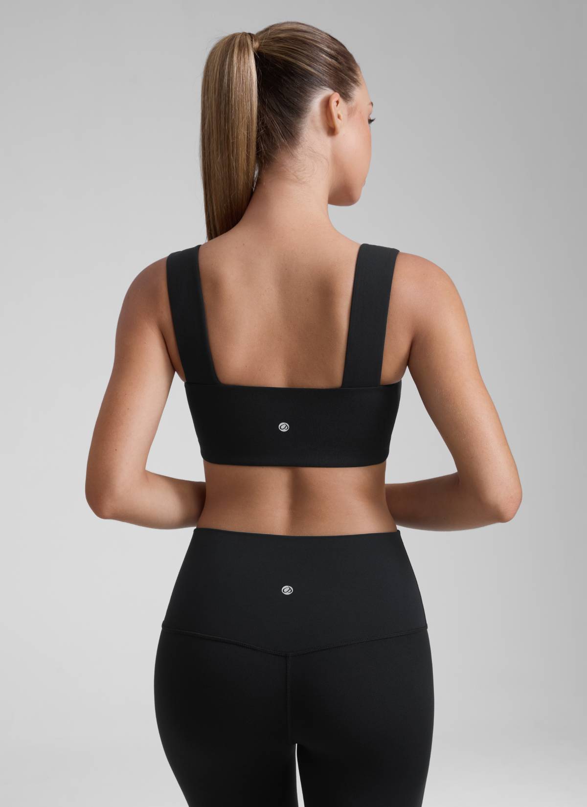 CRZ YOGA Butterluxe 여성용 스퀘어 넥 오픈 백 와이드 스트랩 스포츠 브라 블랙