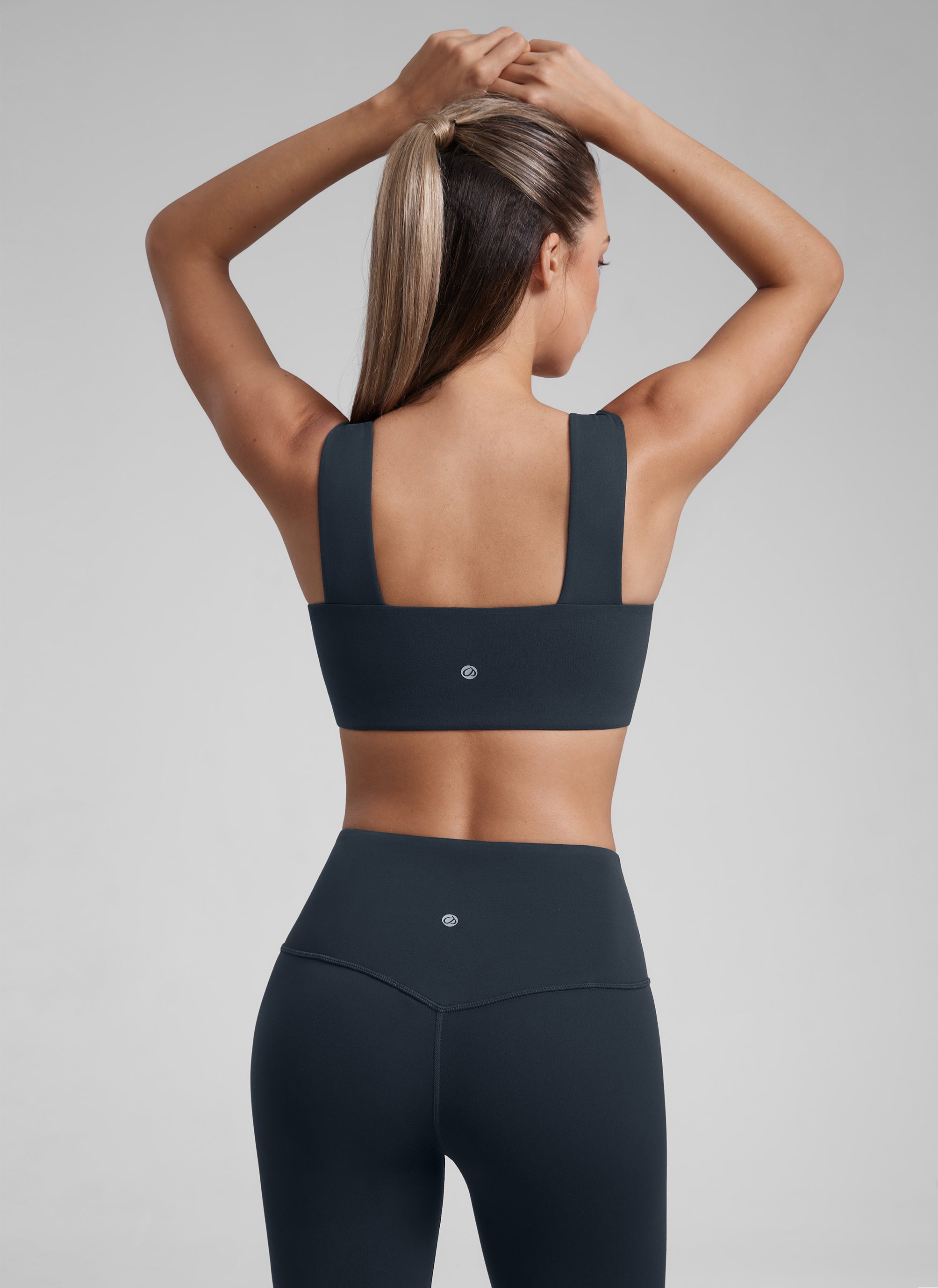 CRZ YOGA Butterluxe 여성용 스퀘어 넥 오픈 백 와이드 스트랩 스포츠 브라 트루 네이비